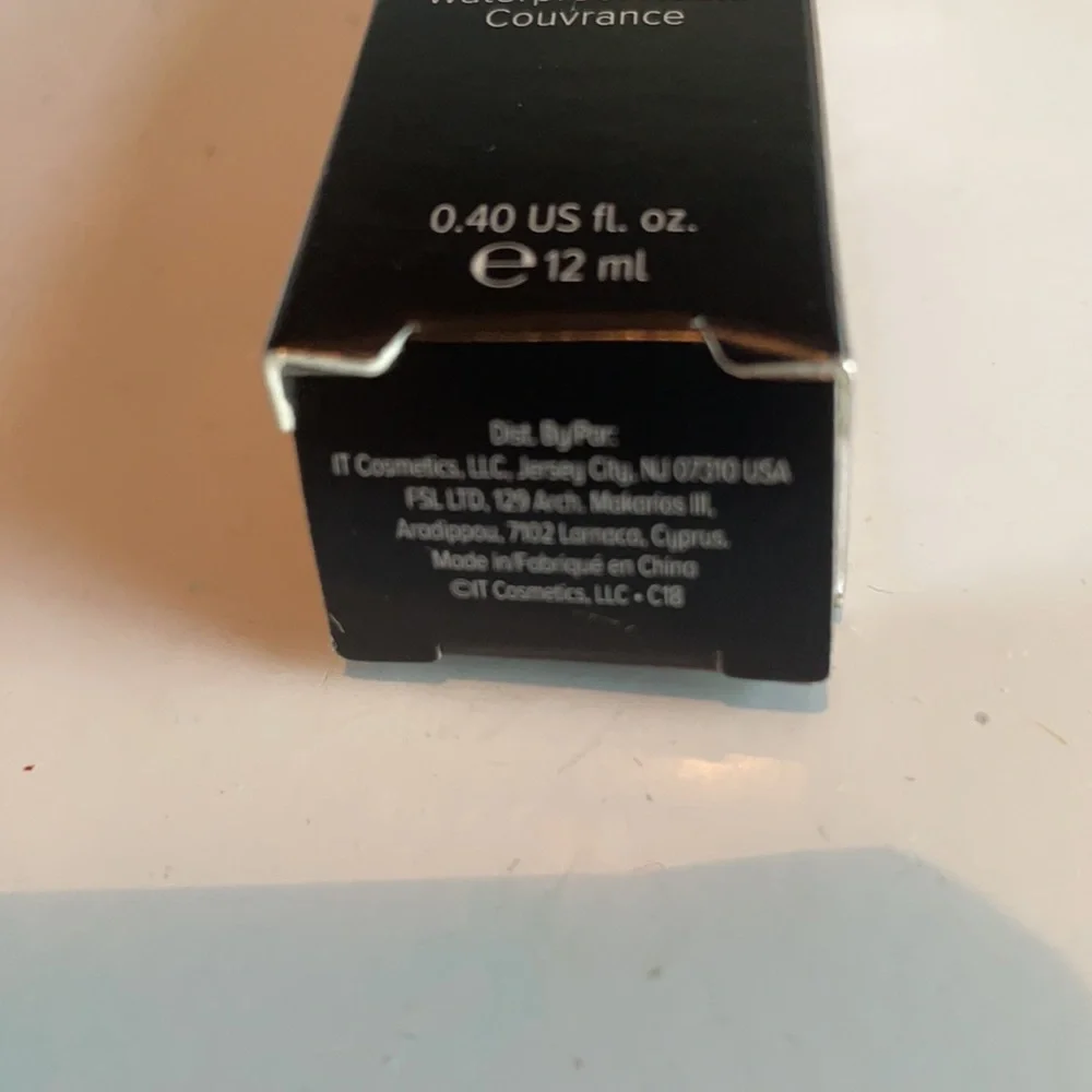 IT Bye-bye full coverage anti-aging waterproof eye concealer light natural